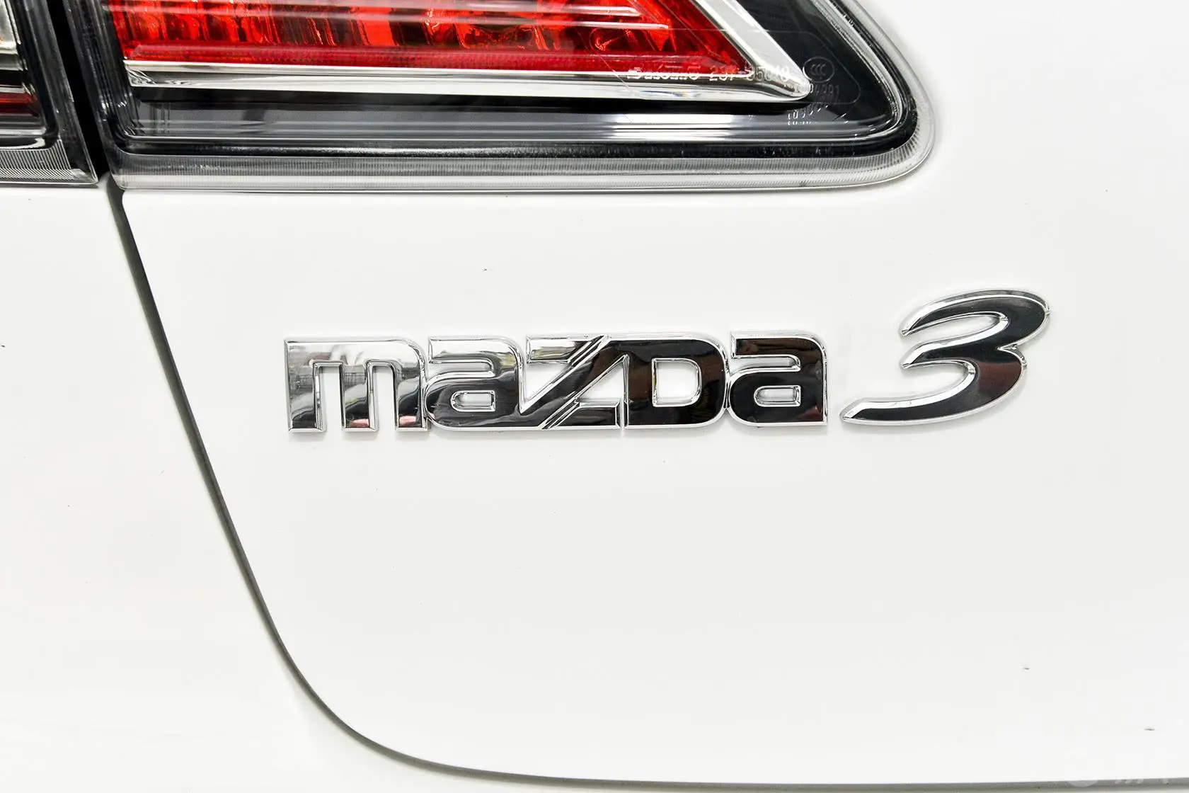 马自达3 星骋三厢 1.6L 自动 舒适型尾标