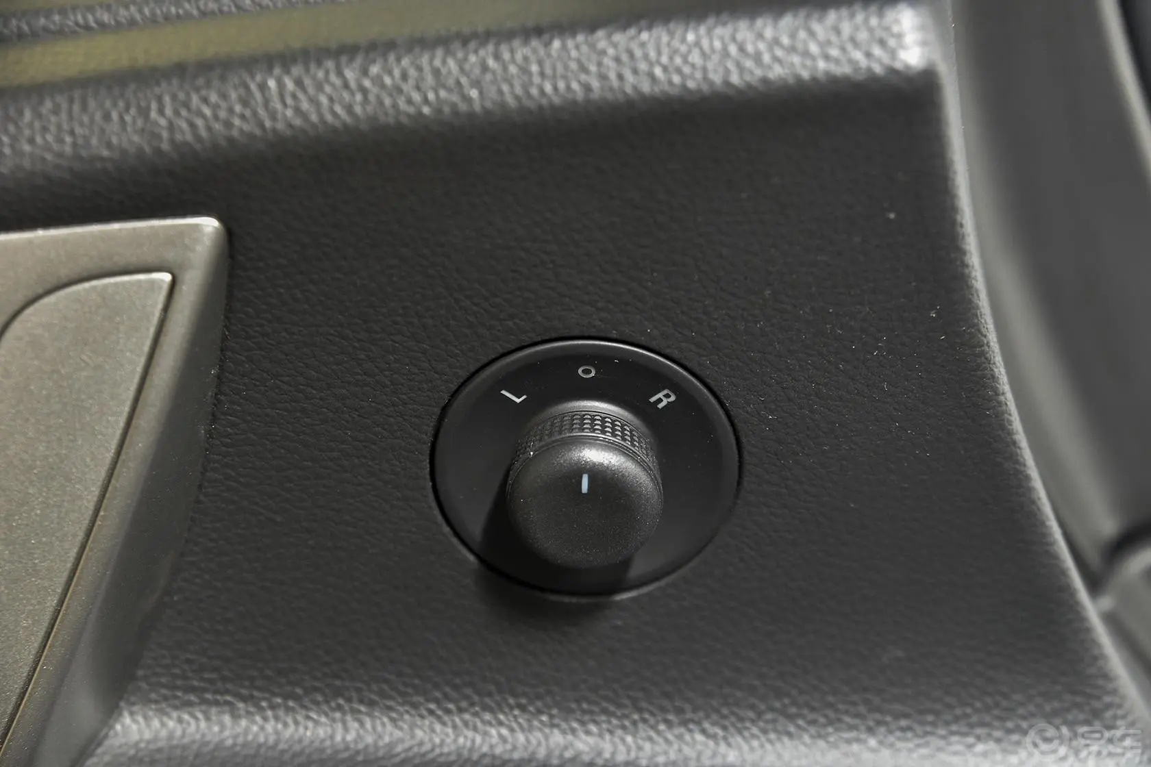 英朗XT 1.6L 自动 舒适版外后视镜控制键
