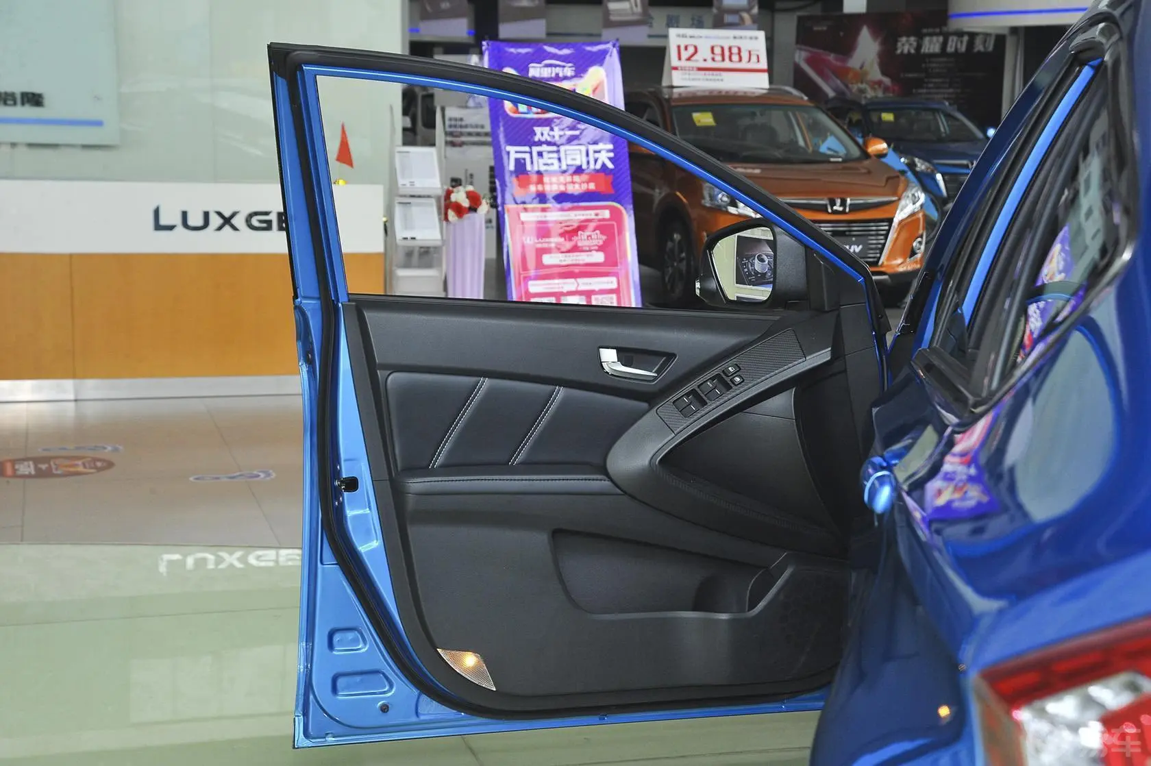 优6 SUV1.8T 范特西限量版驾驶员侧车门内门板