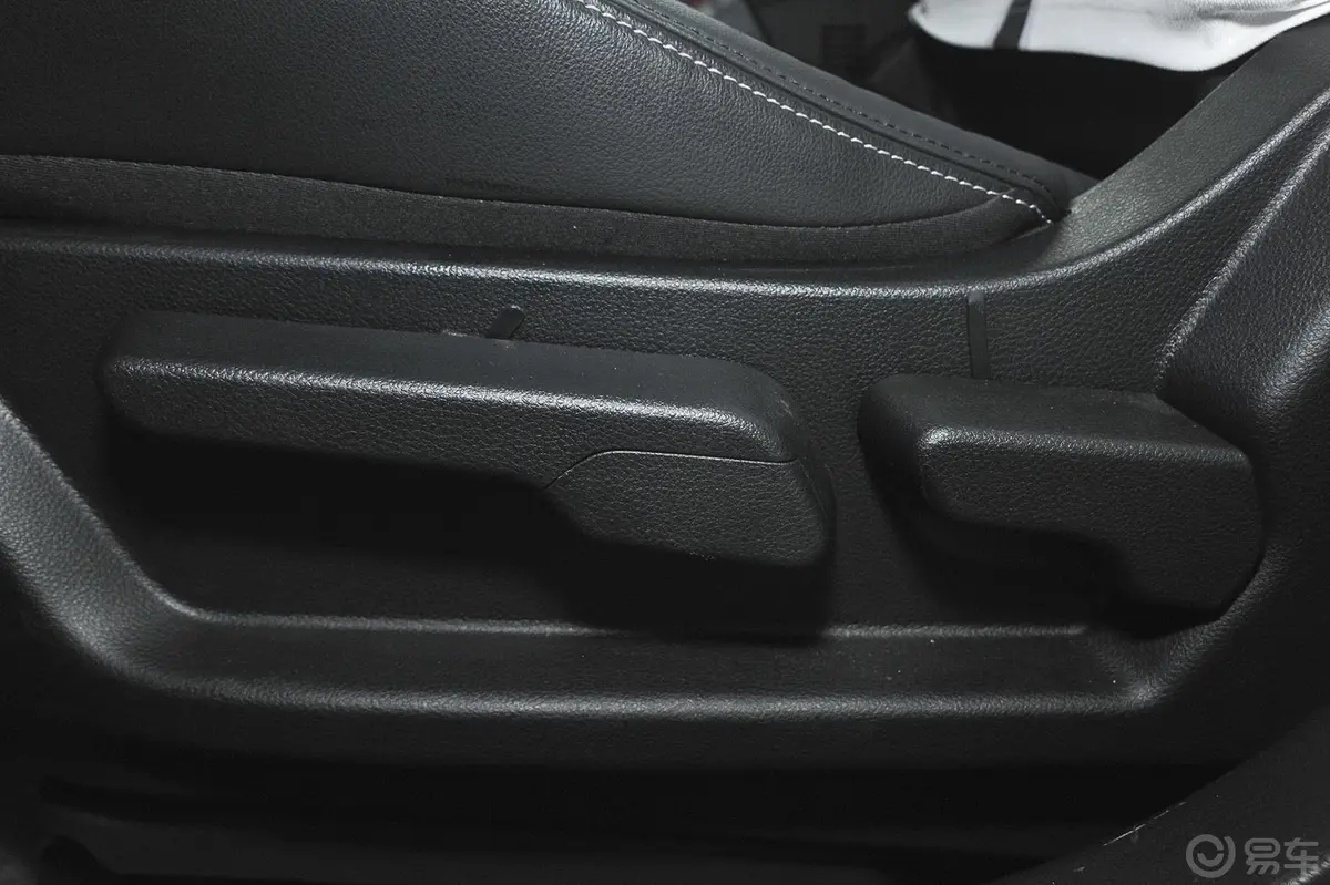 优6 SUV1.8T 范特西限量版座椅调节键