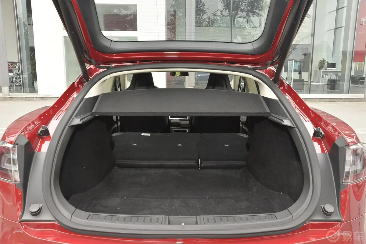 Model S85D行李箱空间