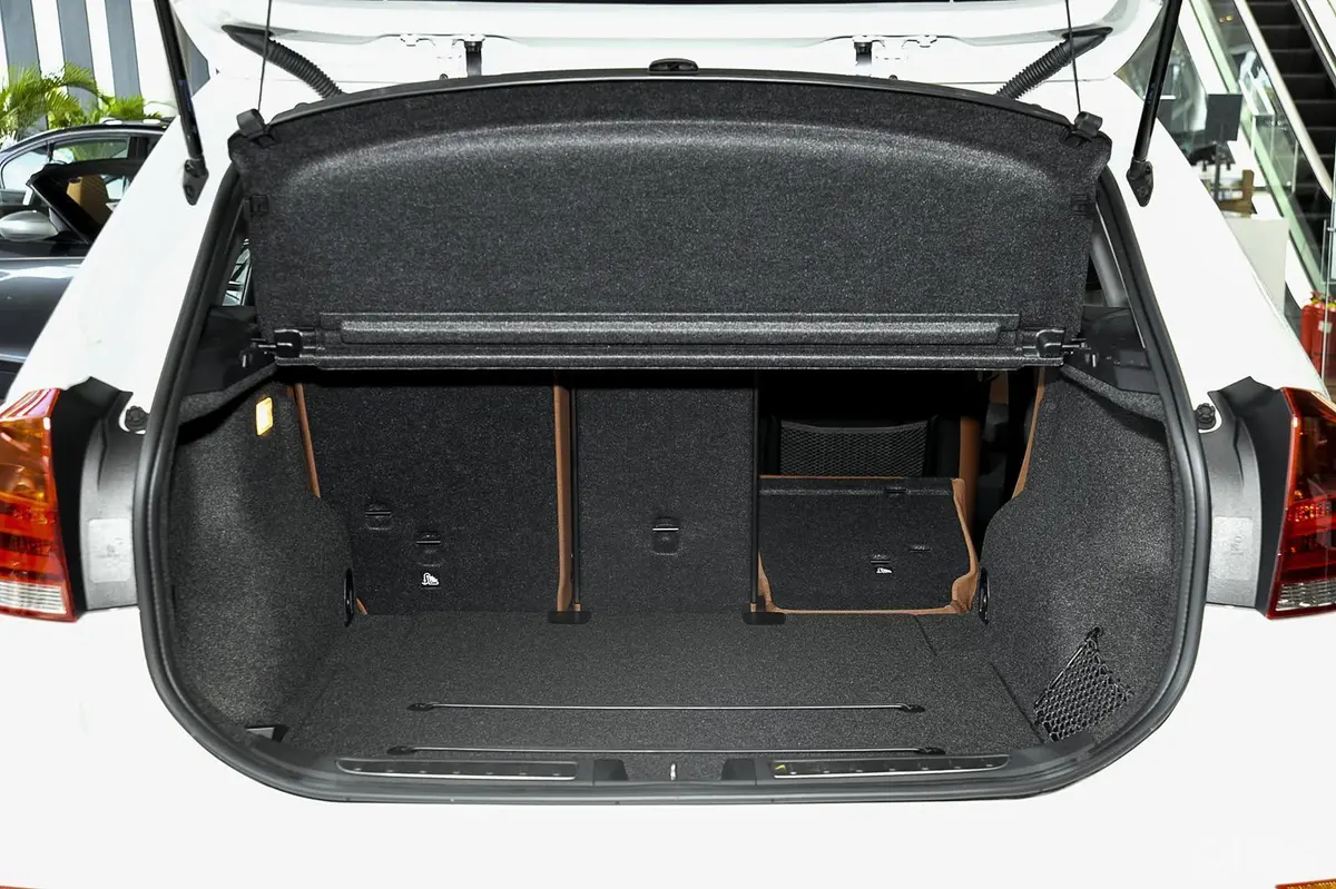宝马X1xDrive28i X设计套装行李箱空间（后排右放倒）