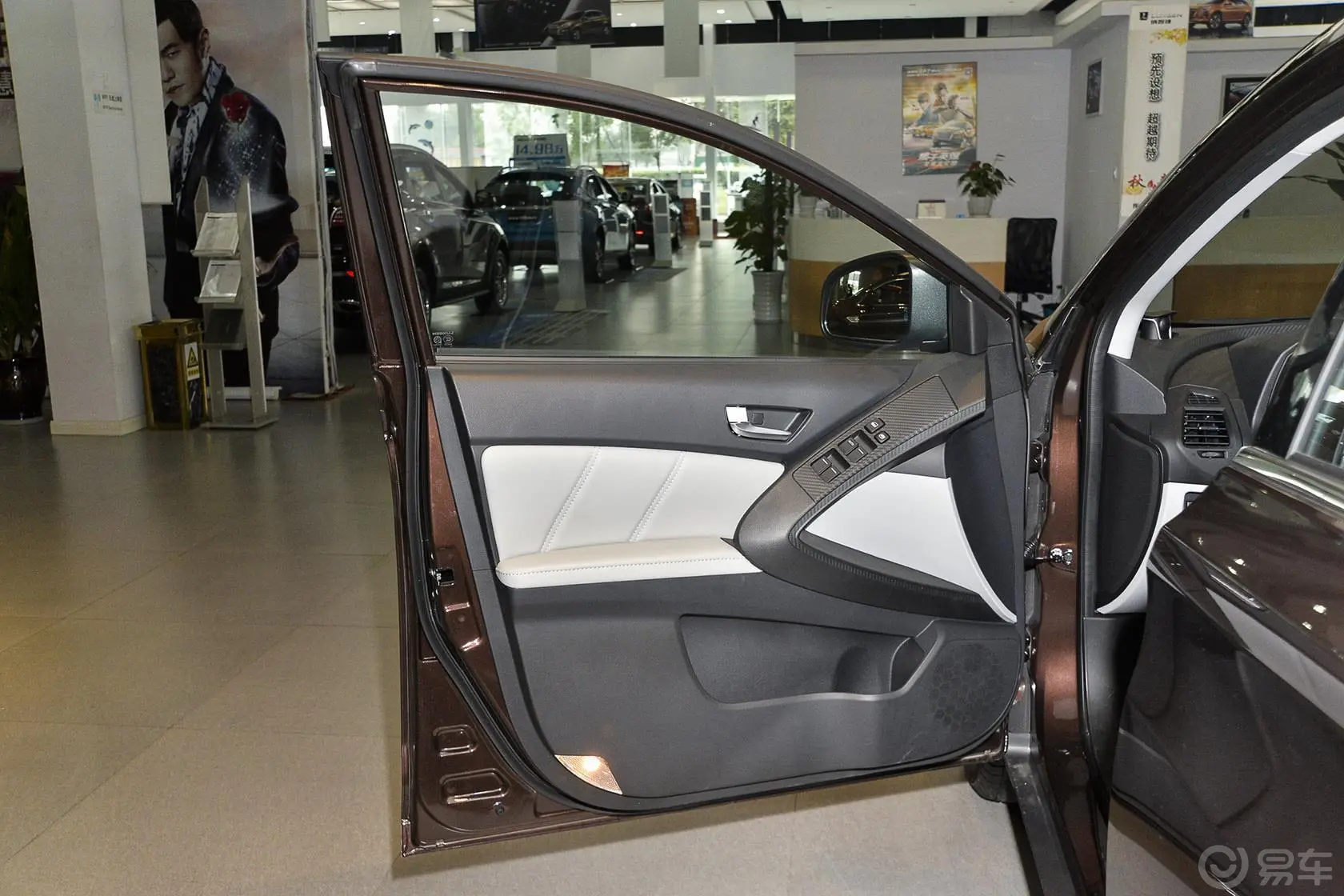 优6 SUV1.8T 魅力升级型驾驶员侧车门内门板
