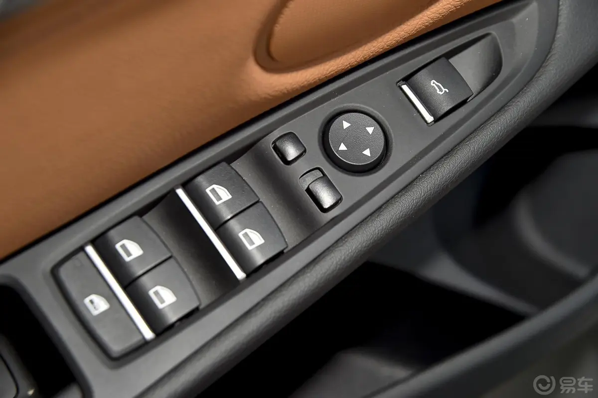 宝马X6xDrive35i 豪华型车窗升降键