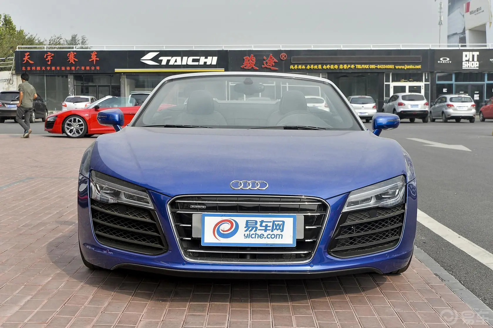 奥迪R8Spyder 5.2 FSI quattro正前水平