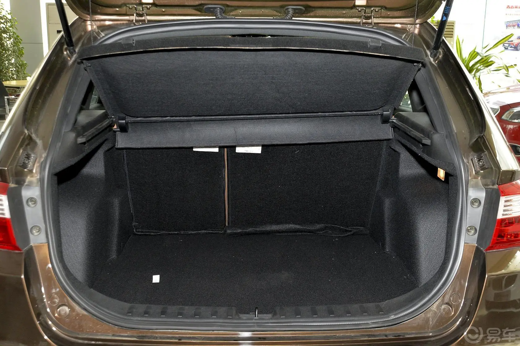 中华V51.5T 自动 两驱 豪华型行李箱空间