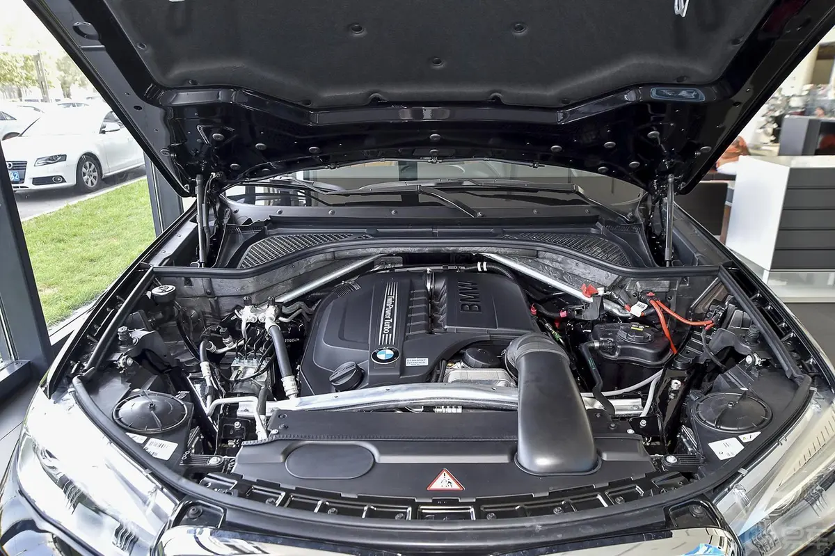 宝马X6xDrive35i 豪华型发动机