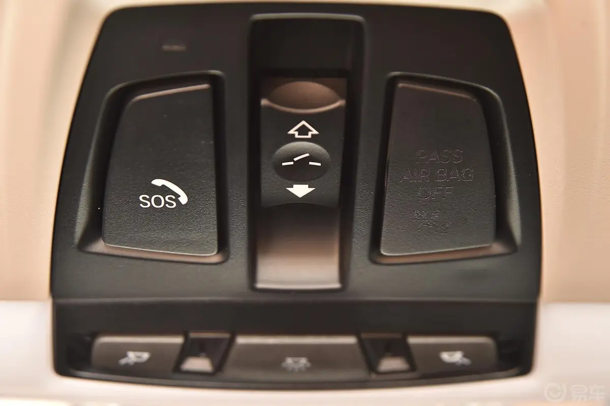 宝马X6xDrive35i 豪华型前排车顶中央控制区