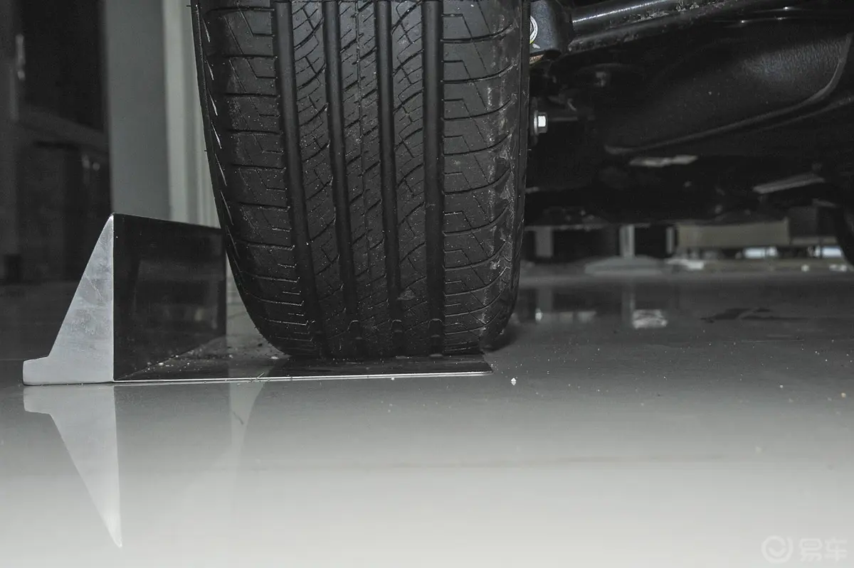 比亚迪S61.5TI 手动 尊贵版 5座轮胎花纹