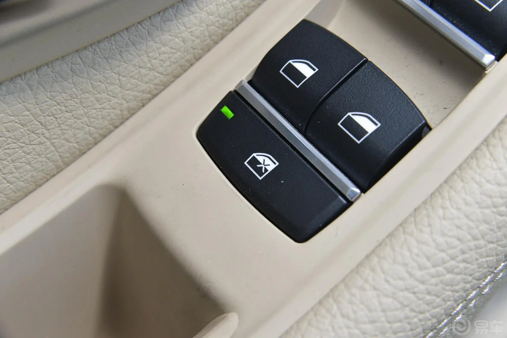 宝马5系(进口)535i xDrive M运动型车窗升降键
