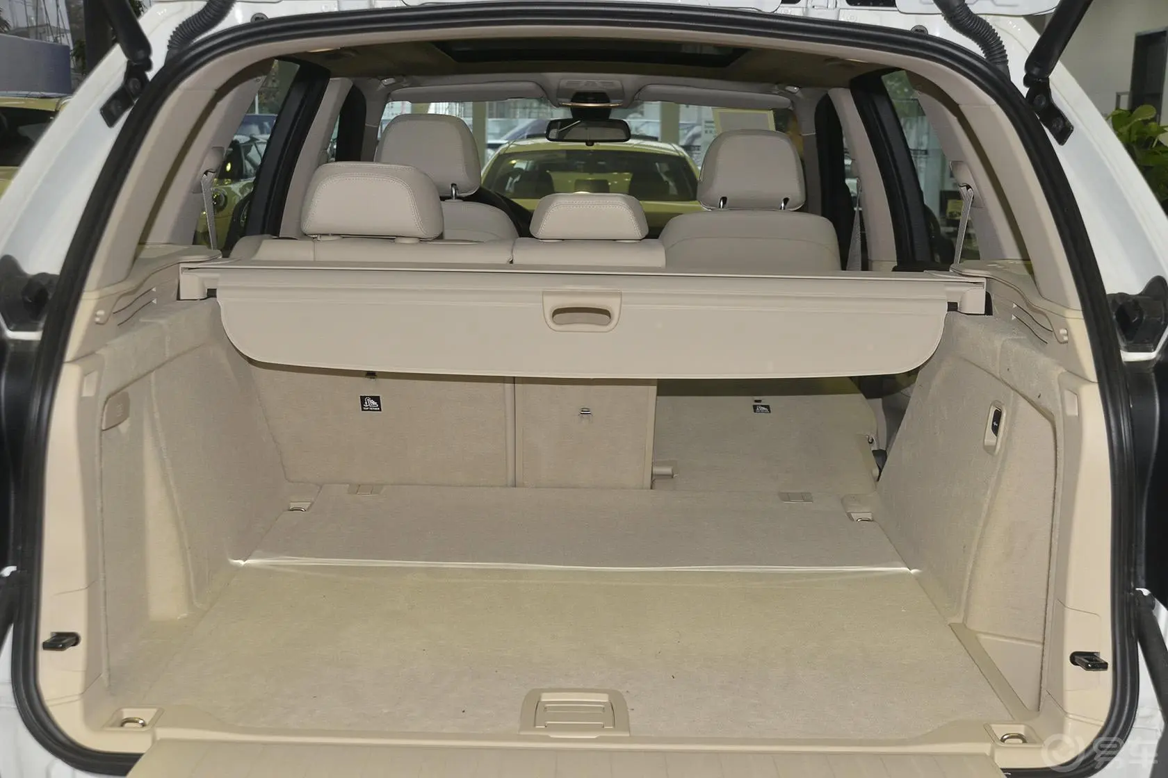 宝马X5(进口)xDrive35i 领先型行李箱空间（后排右放倒）