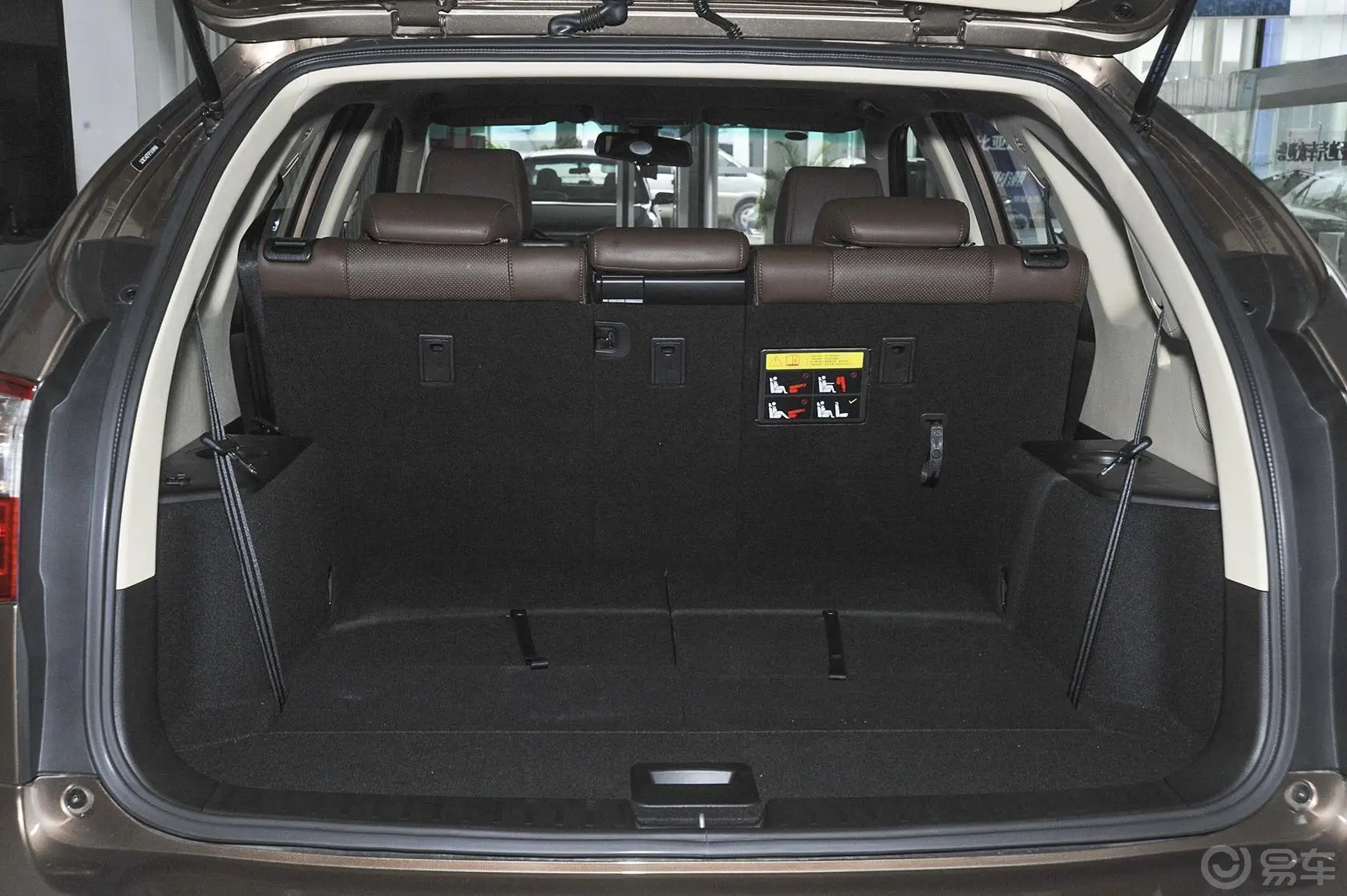 比亚迪S61.5TI 手动 尊贵版 5座行李箱空间（第3排打开）