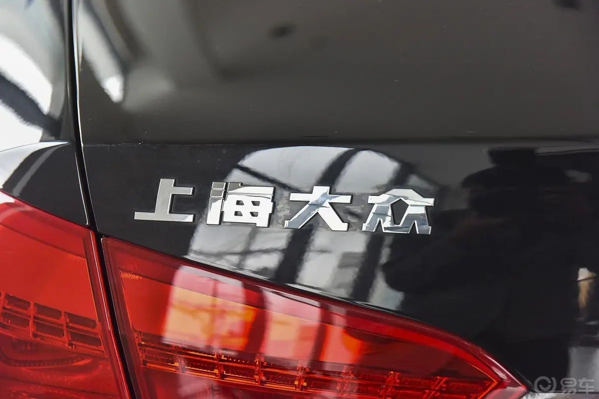 帕萨特1.8T 双离合 御尊导航版外观