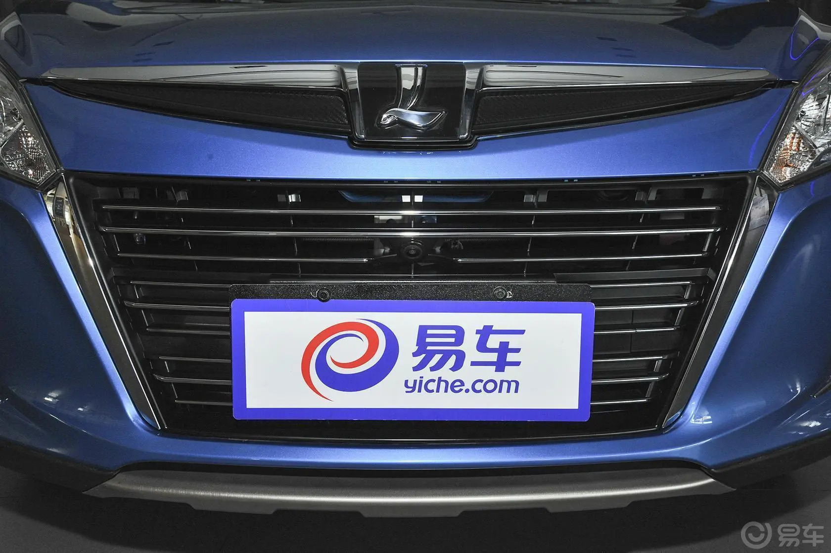 优6 SUV2.0T 智尊型前格栅侧俯拍