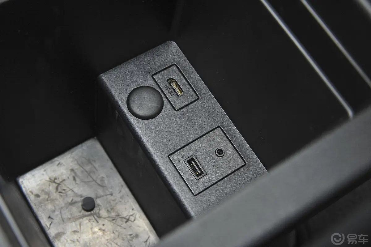 优6 SUV2.0T 智尊型USB接口