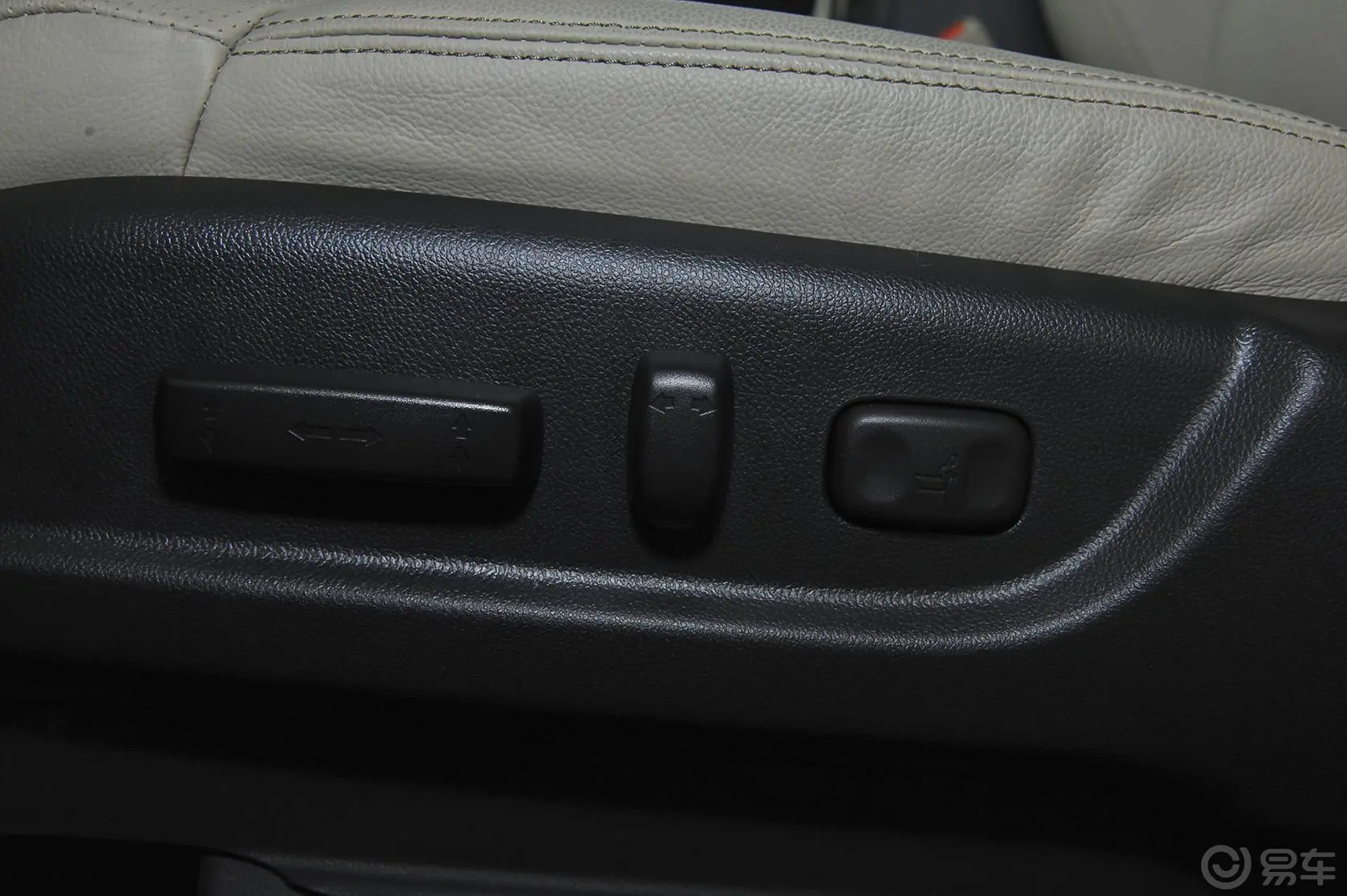 本田CR-V2.4L 两驱 豪华版座椅调节键