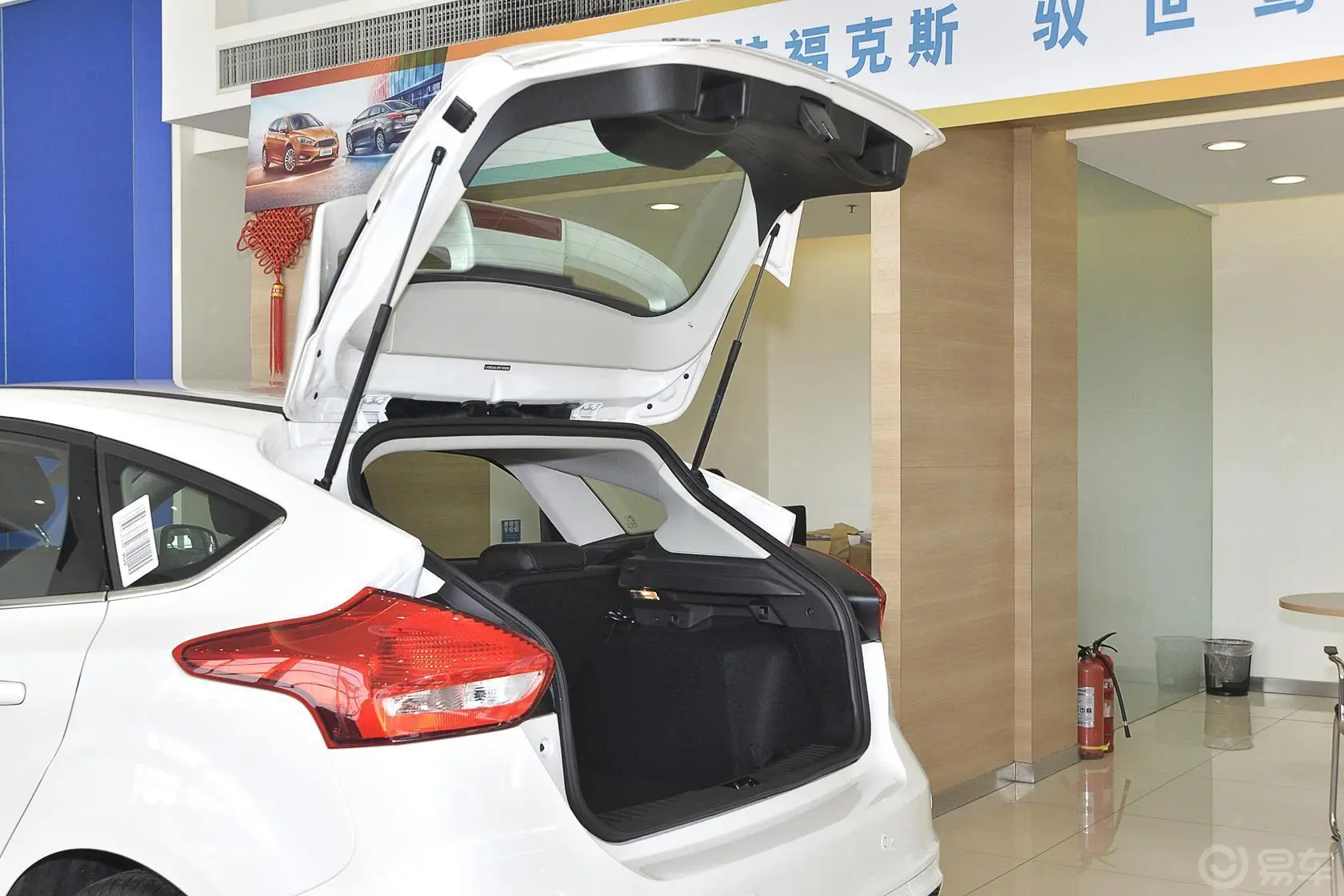 福克斯两厢 Ecoboost180 自动 运动型行李厢开口范围