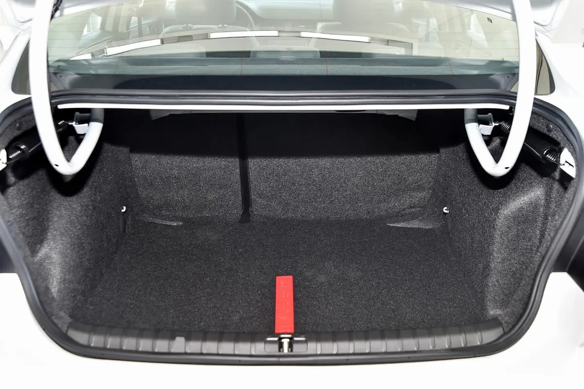 宝来质惠版 1.6L 自动舒适型行李箱空间