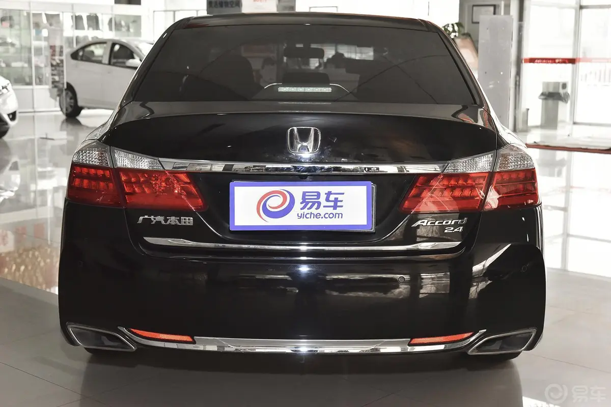 雅阁2.4L LX 舒适版正后水平