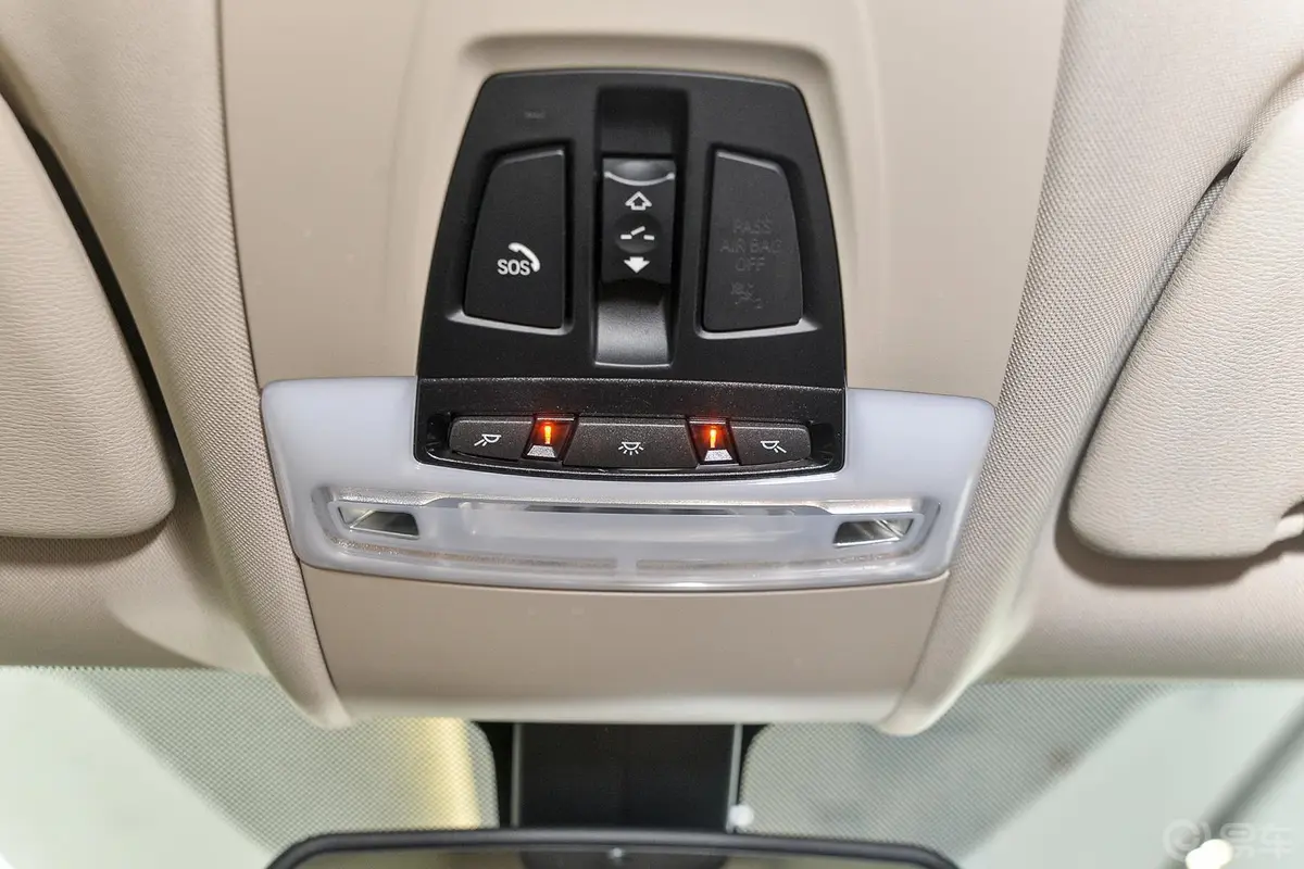 宝马X5(进口)xDrive35i 典雅型前排车顶中央控制区