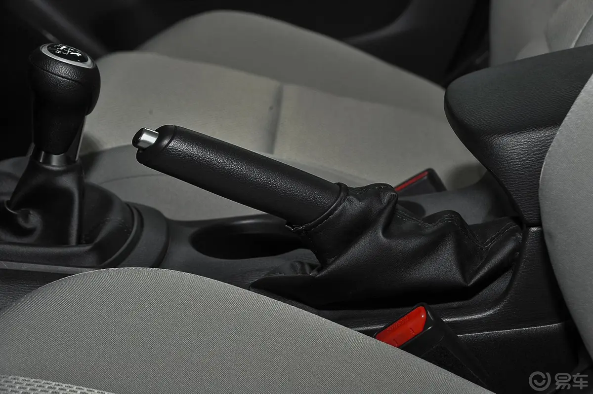 马自达CX-52.0L 手自一体 两驱 舒适版驻车制动（手刹，电子，脚刹）