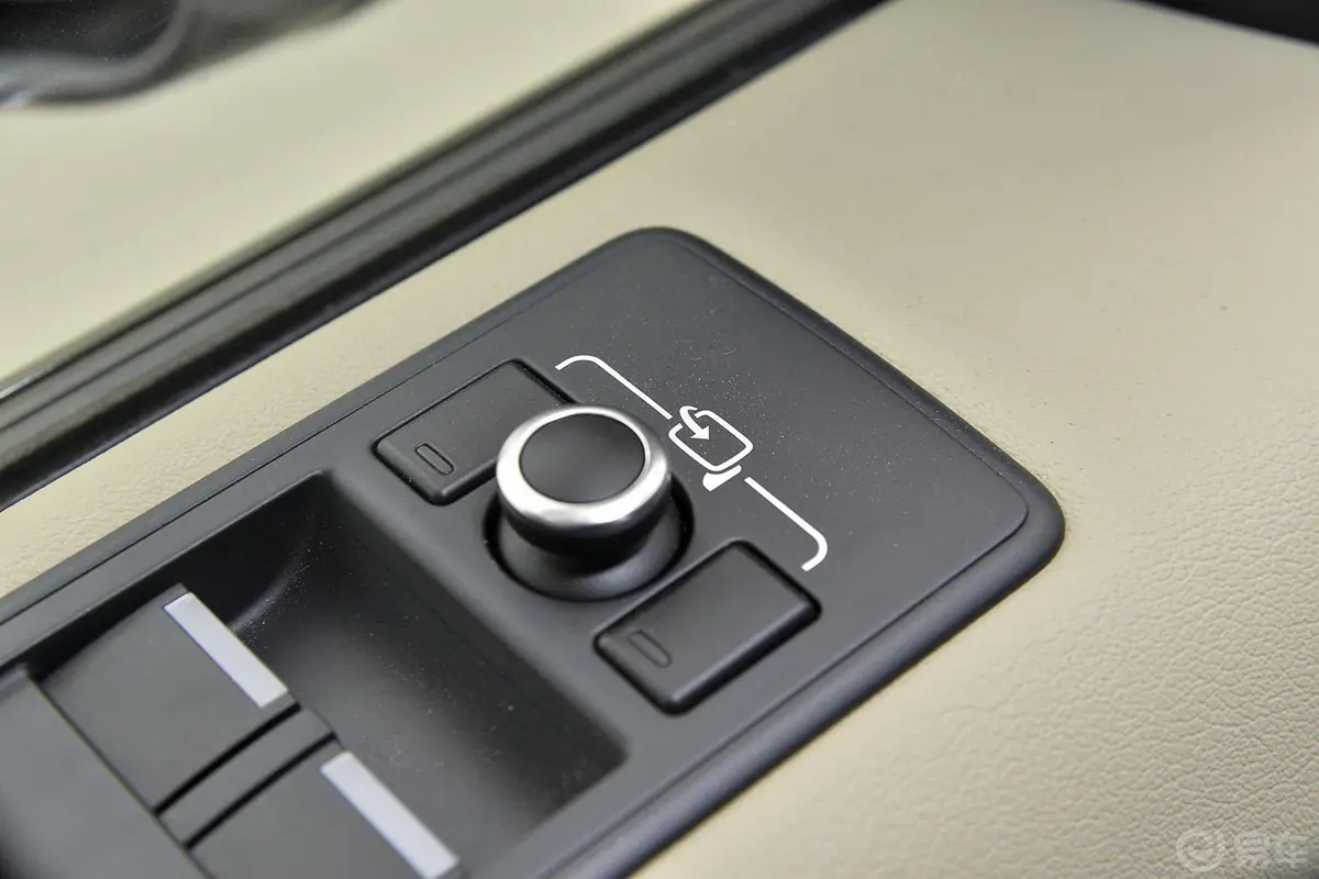 揽胜运动版3.0 V6 HSE 汽油 欧规型外后视镜控制键