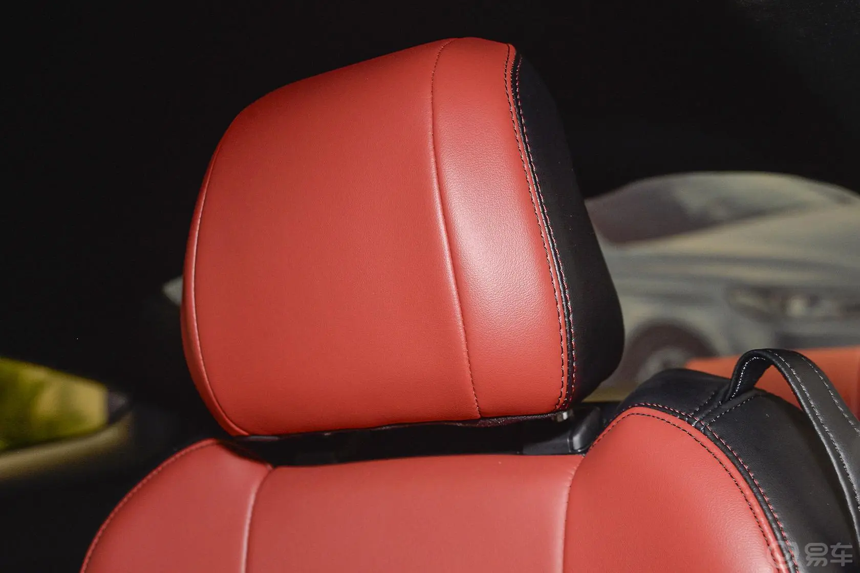 Mustang5.0L GT 手自一体 运动版驾驶员头枕