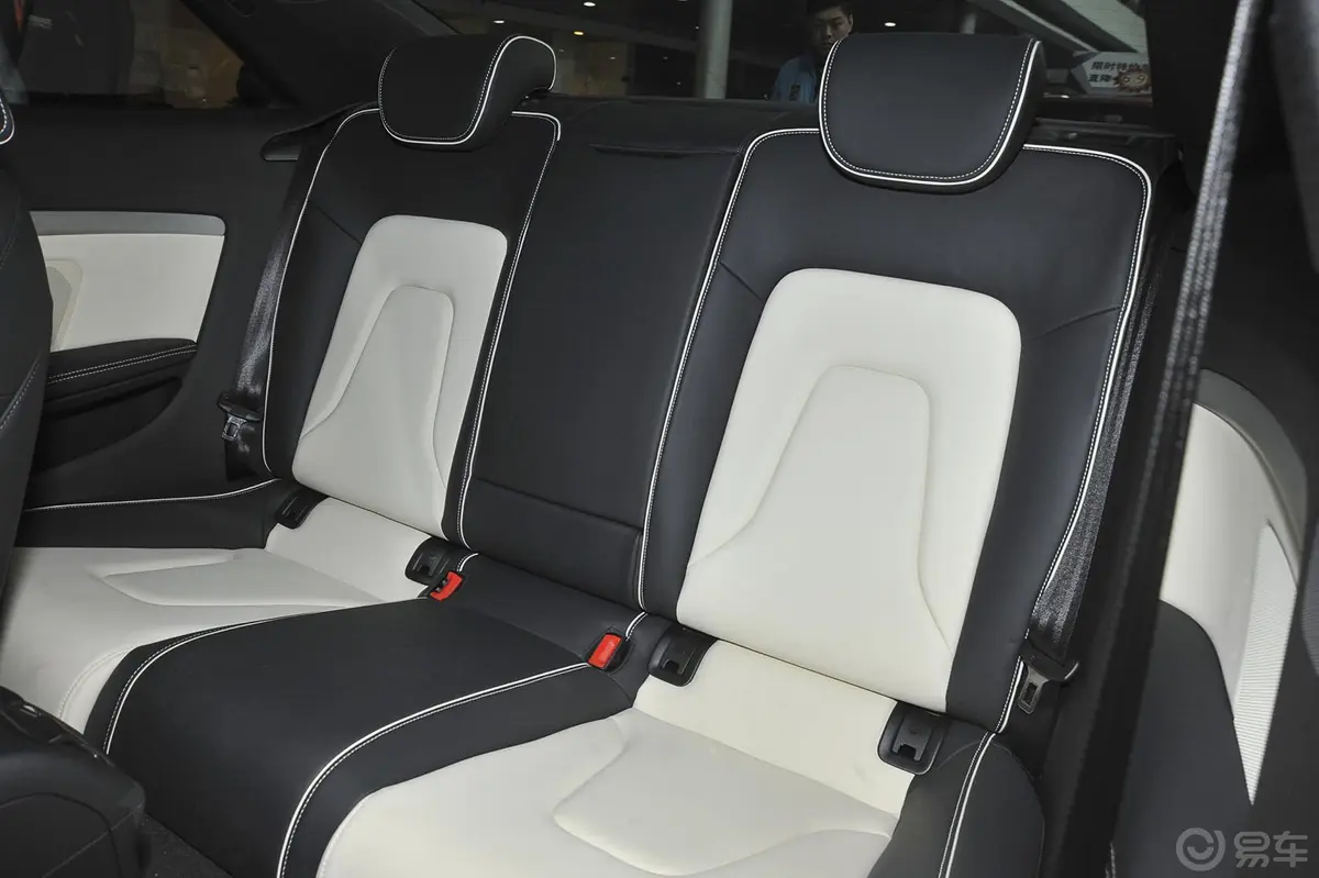 奥迪A5Coupe 45 TFSI quattro后排座椅