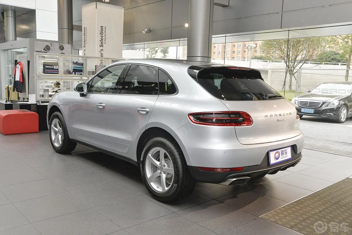 MacanMacan 2.0T侧后45度车头向左水平