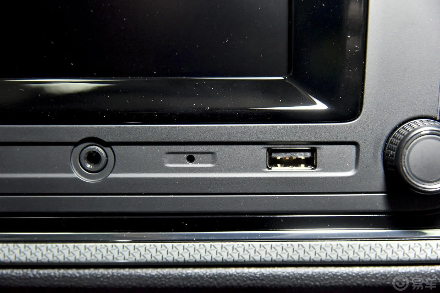 朗境230TSI DSG豪华版USB接口