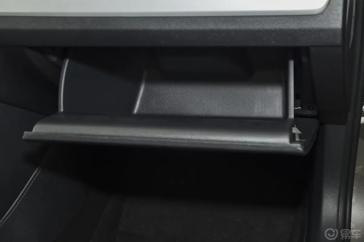 捷达质惠版 1.4L 手动舒适型手套箱