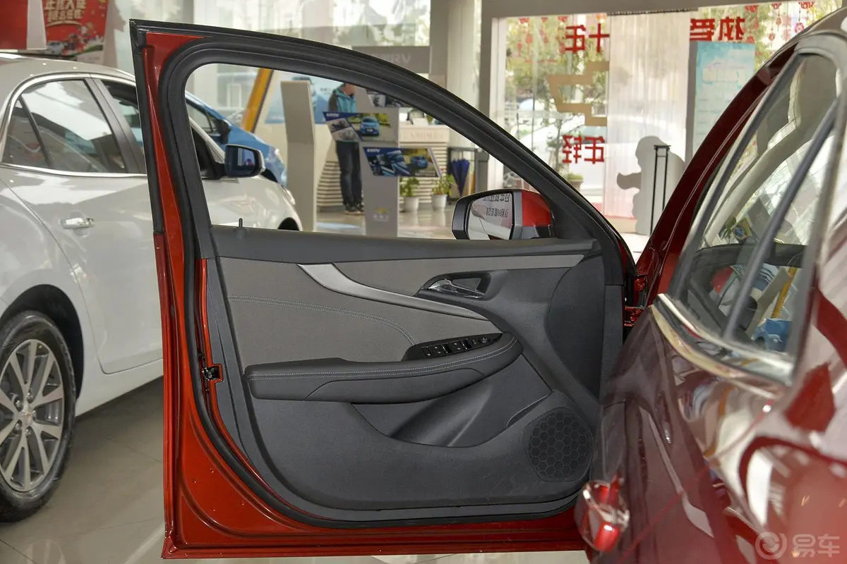 迈锐宝1.6T 手自一体 舒适版驾驶员侧车门内门板