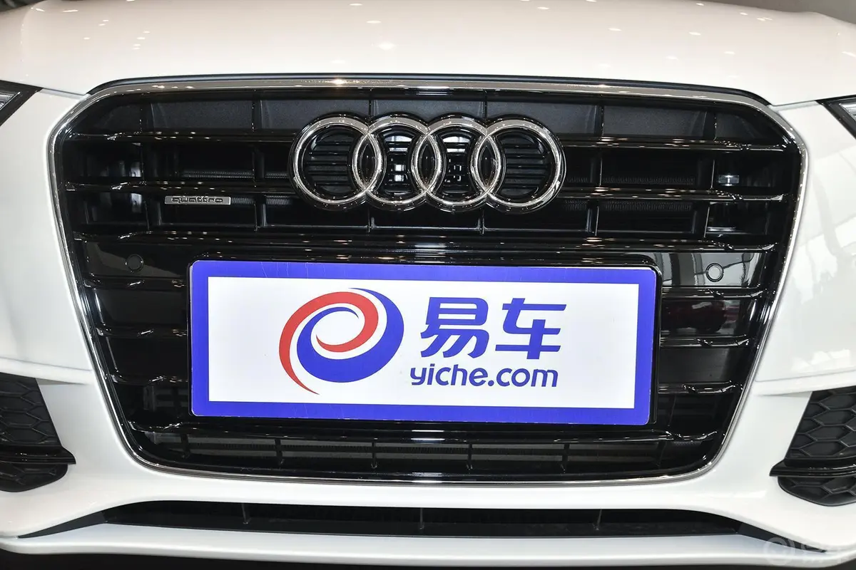 奥迪A5Sportback 45 TFSI quattro前格栅侧俯拍