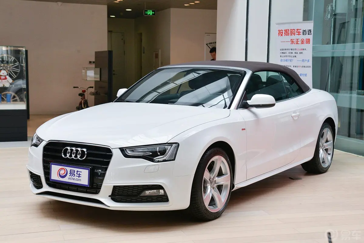 奥迪A5Cabriolet 45 TFSI 进取型侧前45度车头向左水平