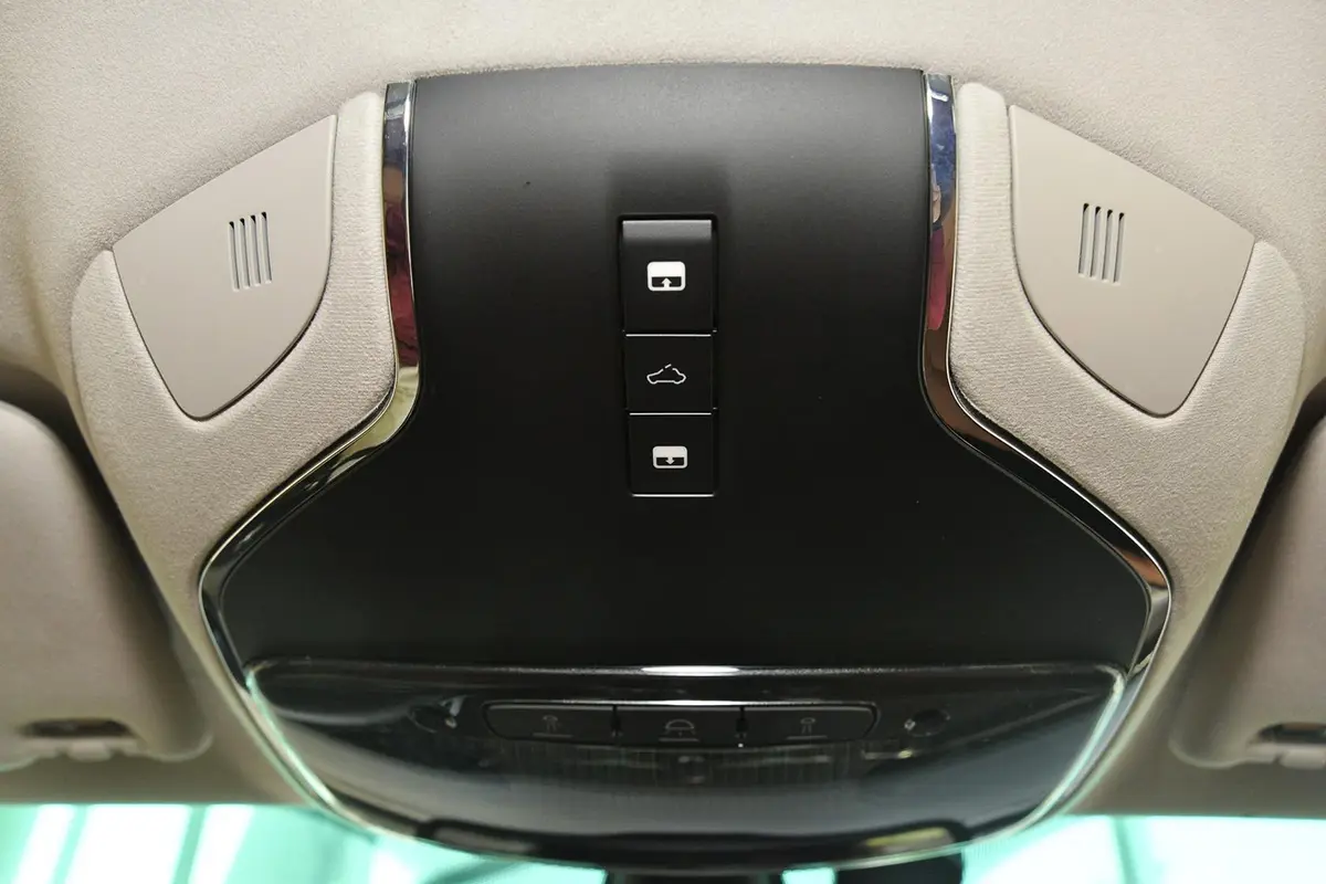 Quattroporte3.0T 四驱 标准型前排车顶中央控制区