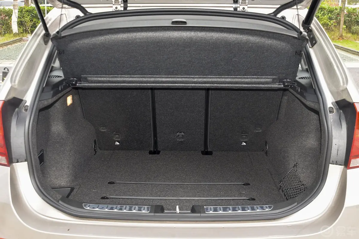宝马X1sDrive18i 时尚晋级版行李箱空间