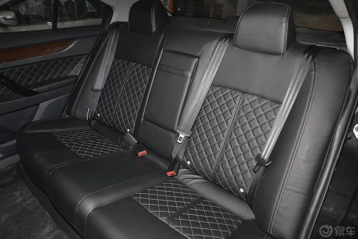 众泰Z5001.5T CVT 尊贵型后排座椅