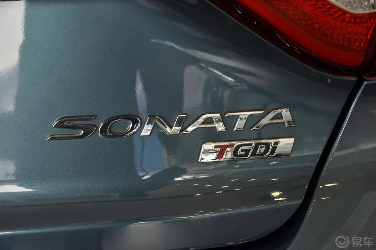 索纳塔1.6T 自动 GS 时尚型+娱乐包尾标
