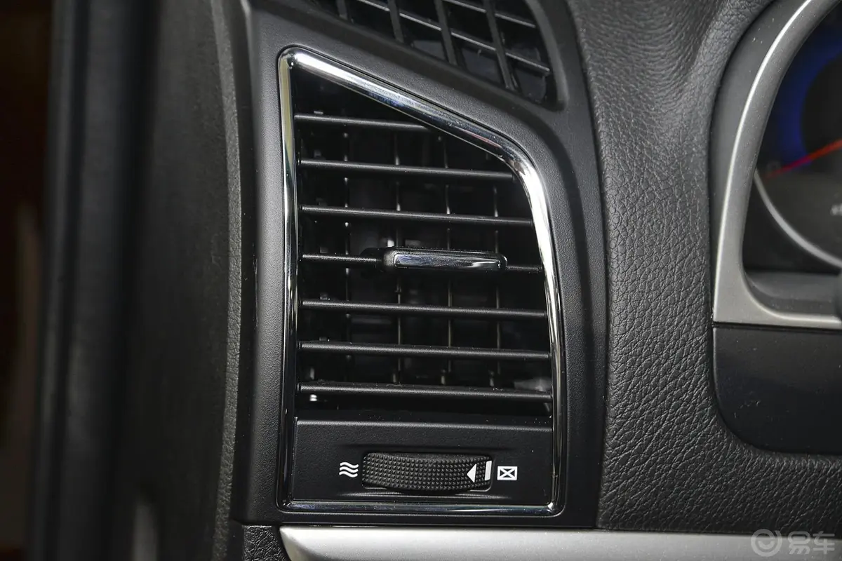 帝豪RS 1.5L CVT 向上版前出风口