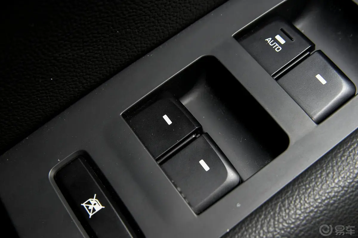索纳塔1.6T 自动 GS 时尚型+娱乐包车窗升降键