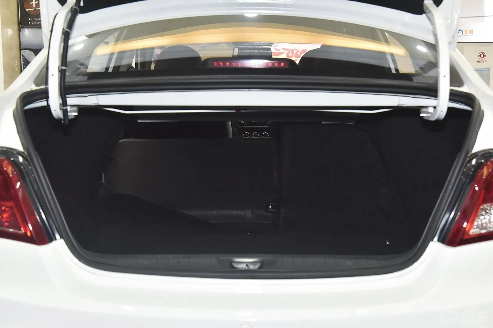 景逸S501.5L 5MT 尊享型行李箱空间