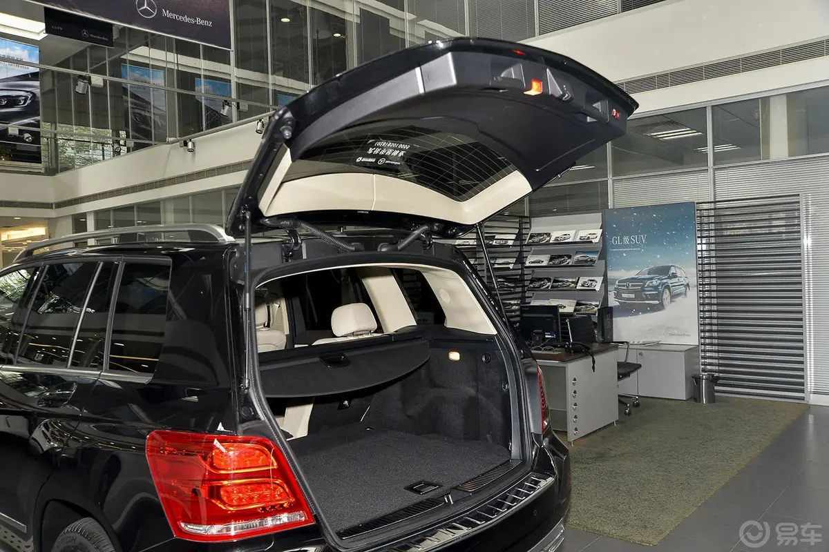 奔驰GLK级GLK 300 3.0L 自动 豪华型 极致版行李厢开口范围