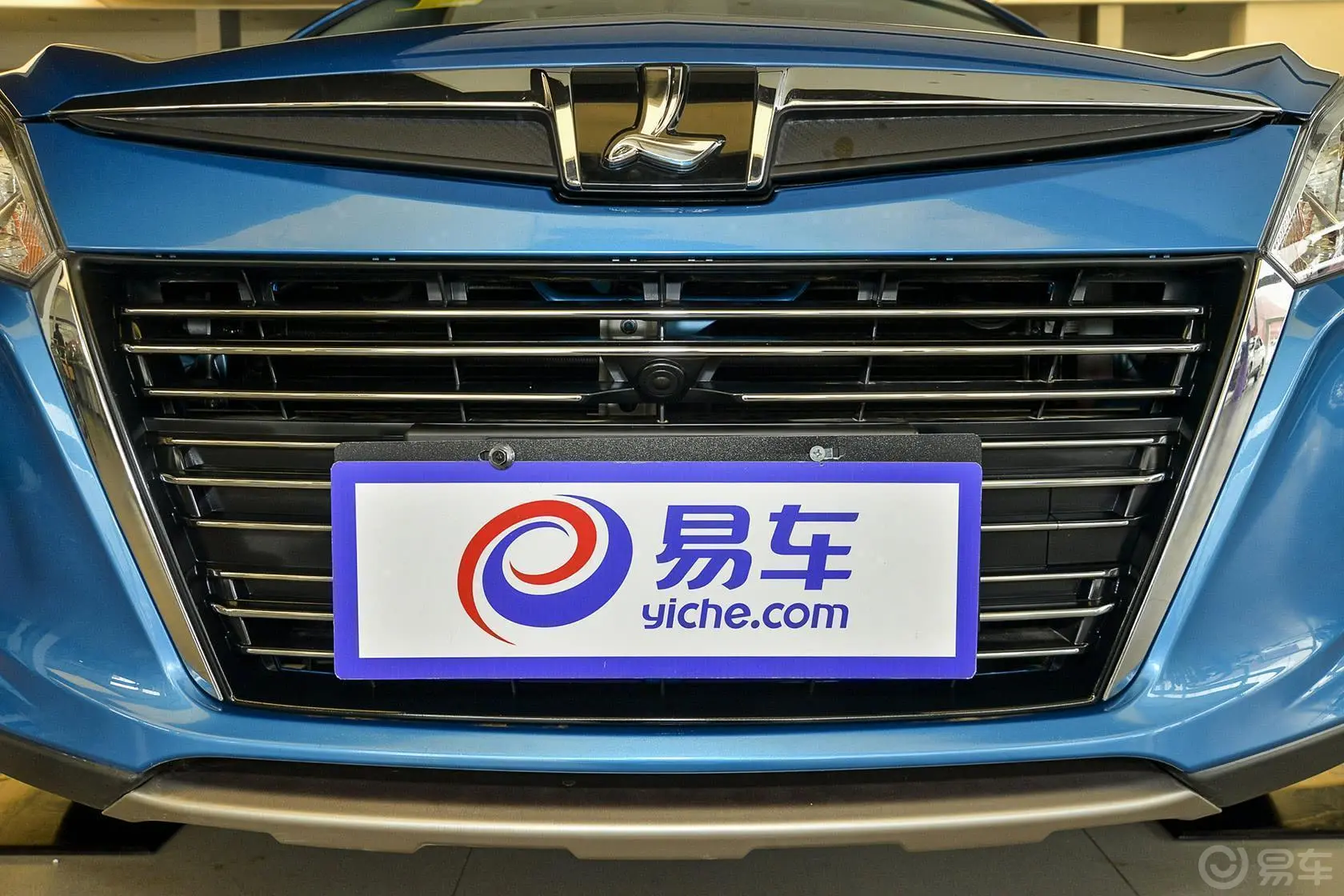 优6 SUV1.8T 时尚型前格栅侧俯拍