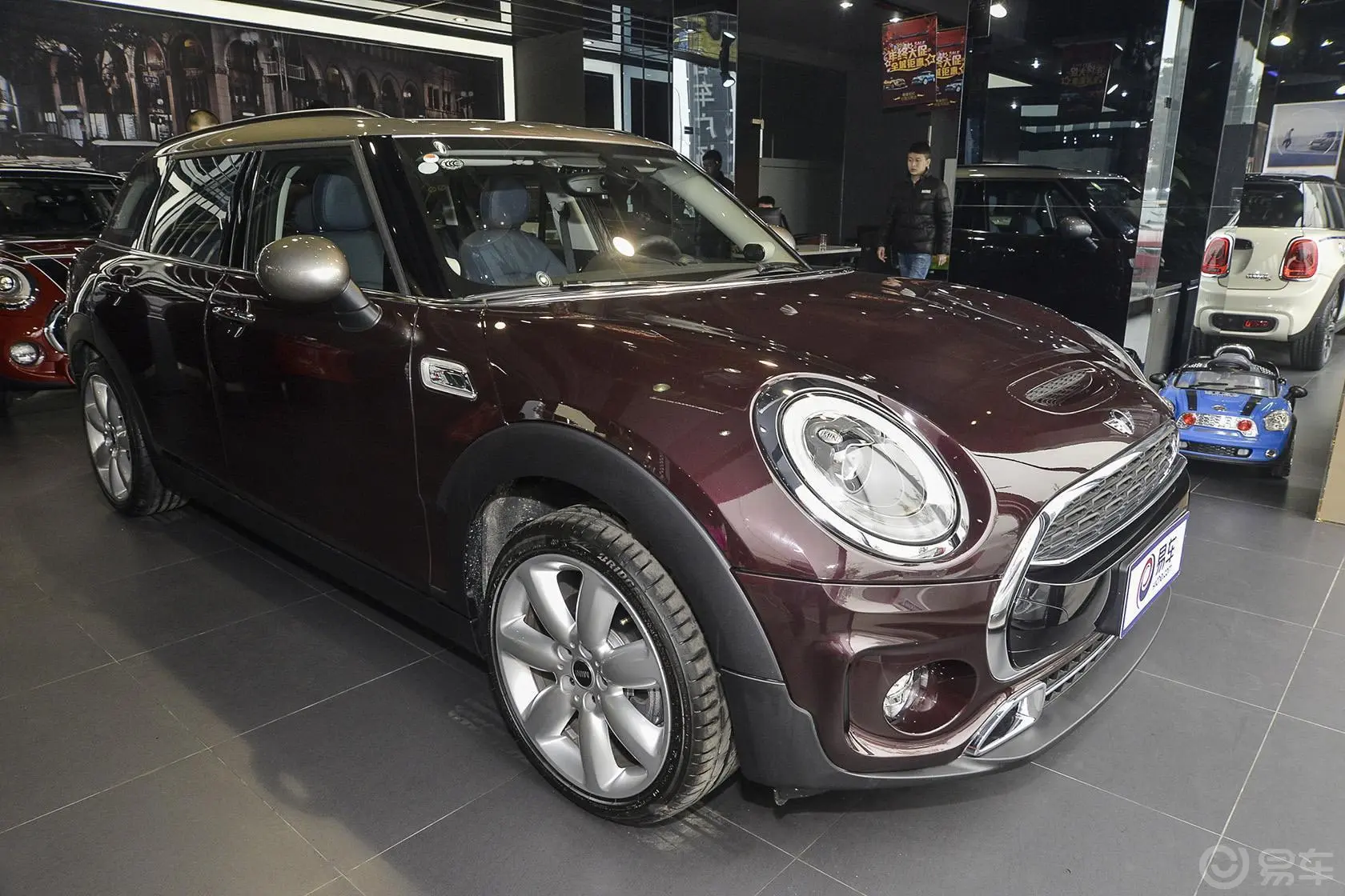 MINI CLUBMAN2.0T COOPER S侧前45度车头向右水平