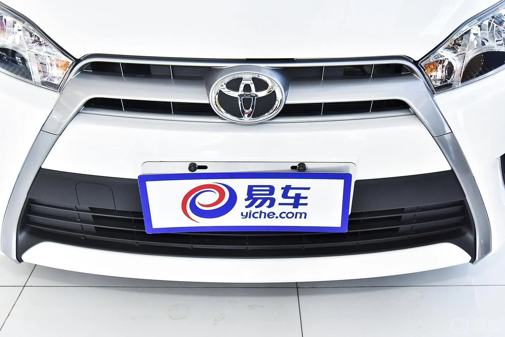 YARiS L 致炫1.5L 自动 炫动版前格栅侧俯拍