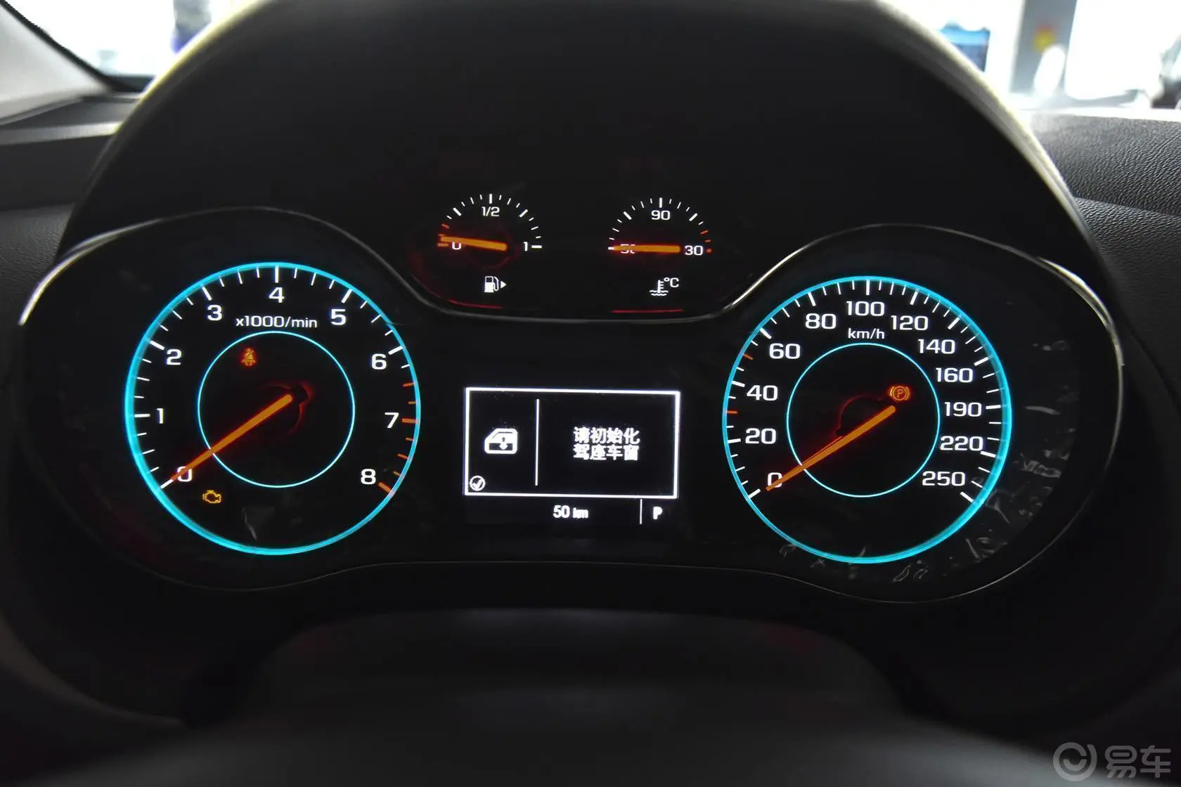 科鲁兹三厢 1.5L 自动豪华版仪表盘背光显示