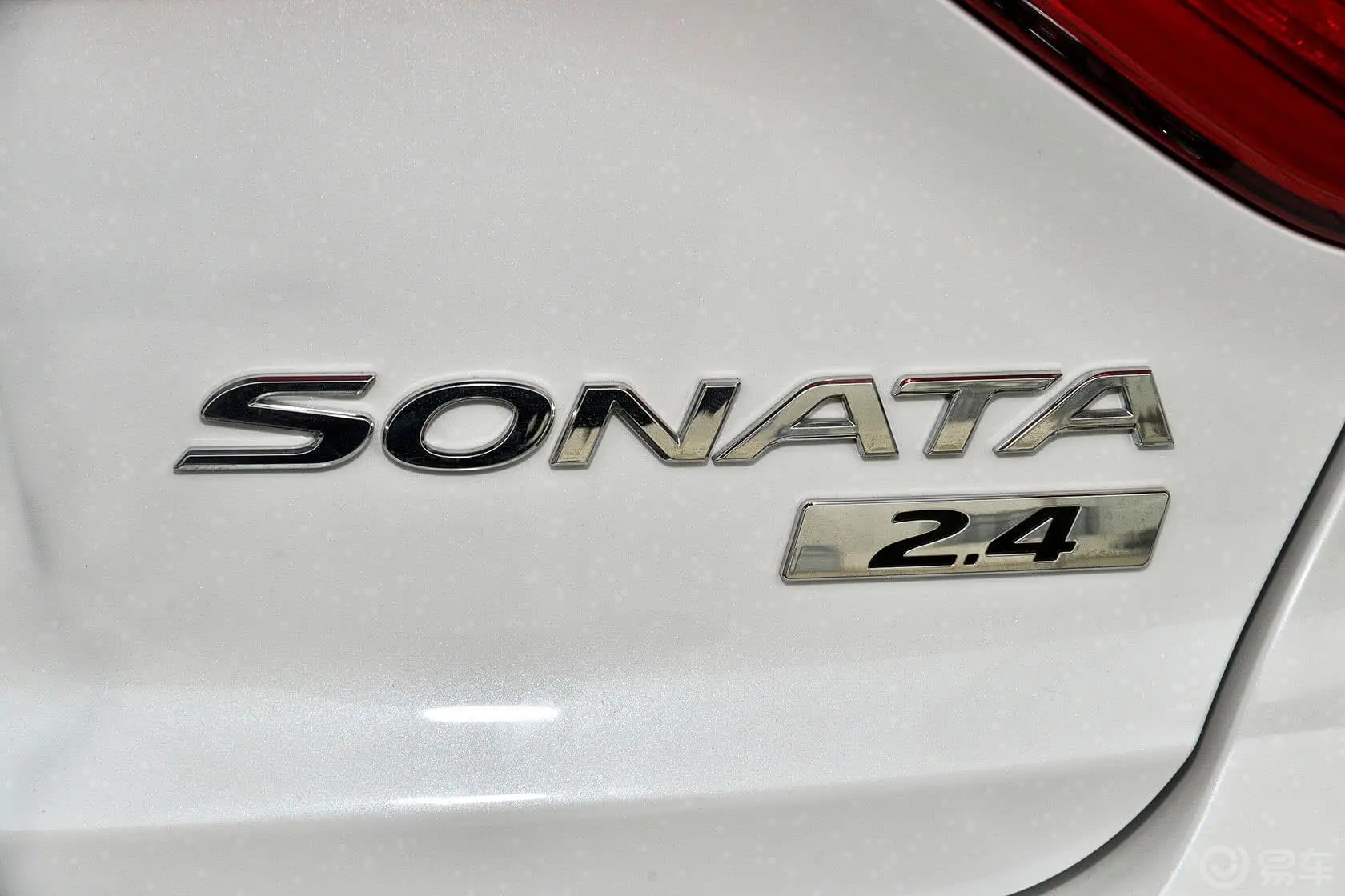 索纳塔2.4L 自动 DLX 尊贵型尾标