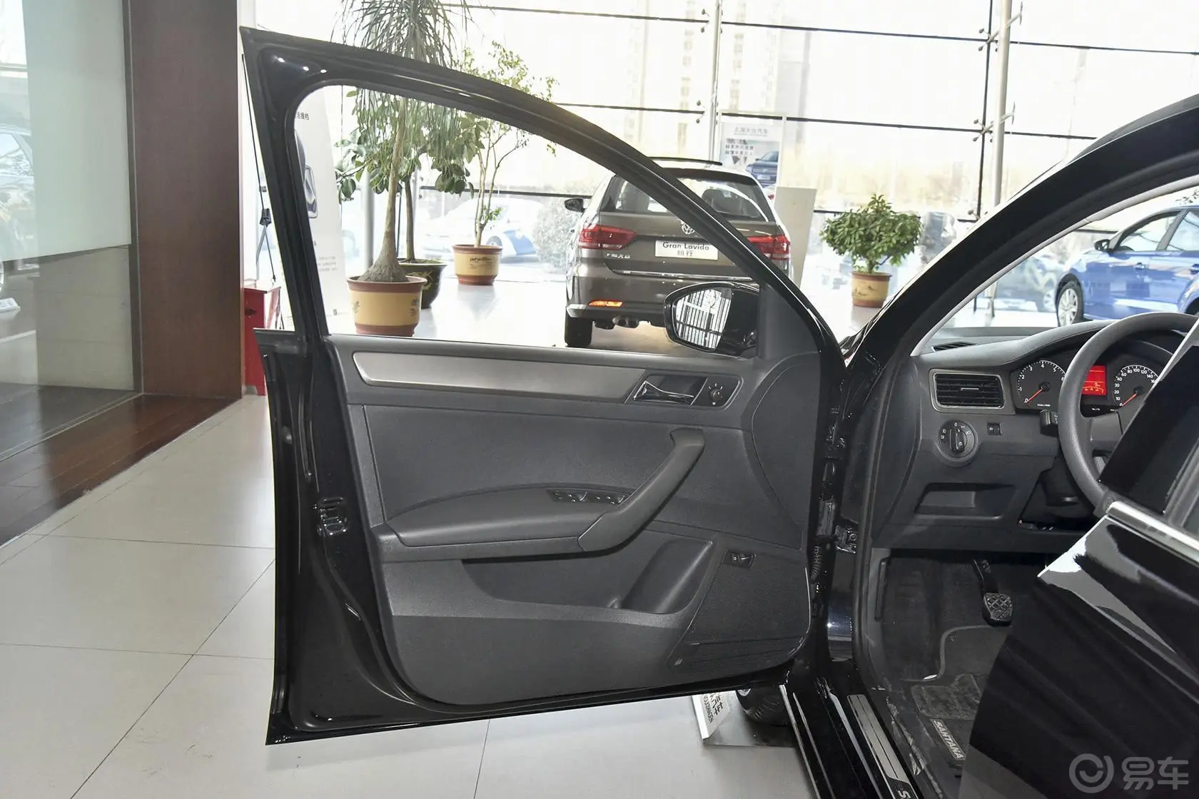 桑塔纳浩纳 1.6L 手动舒适型驾驶员侧车门内门板