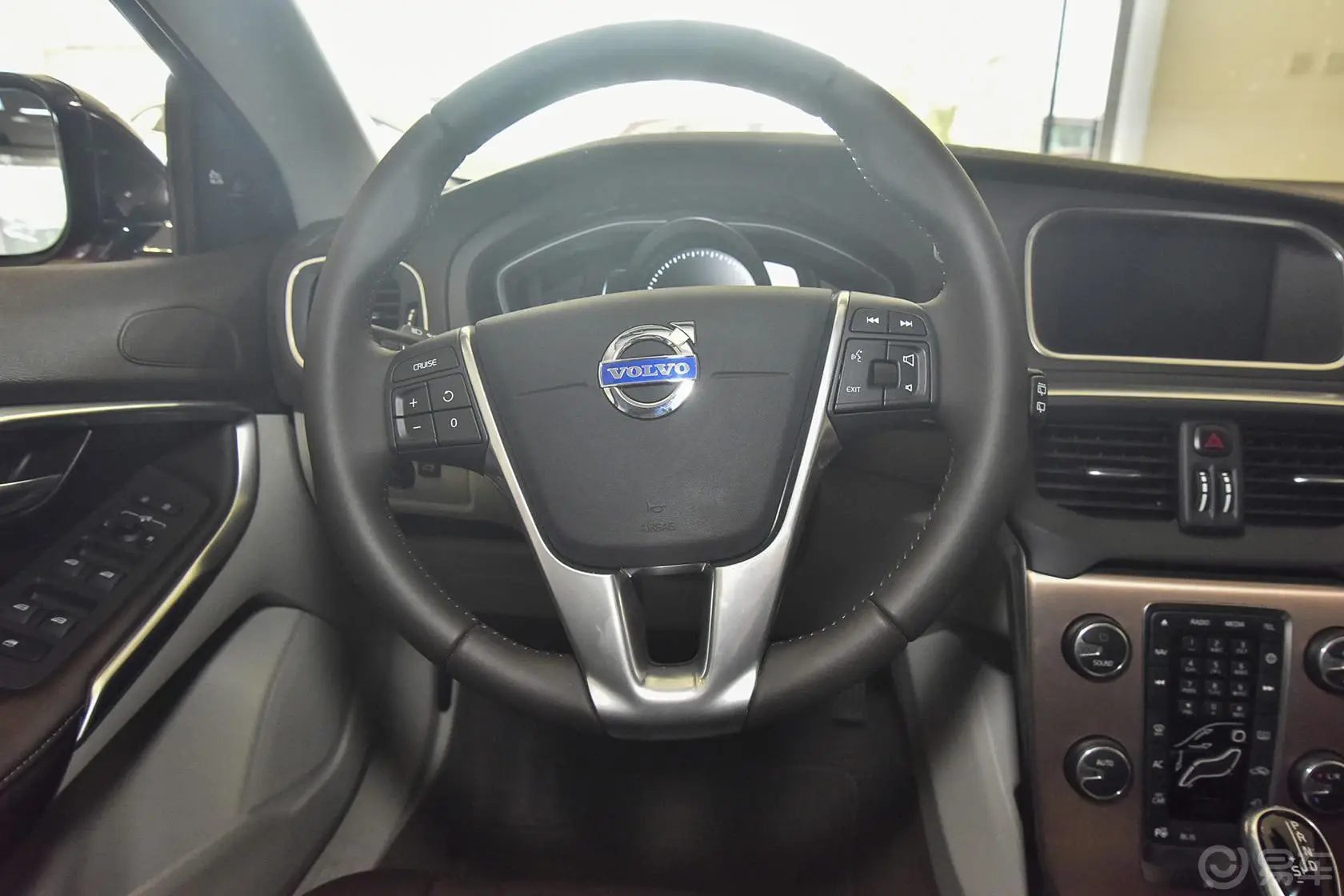沃尔沃V40Cross Country 2.0T T5 AWD 智雅版中控台驾驶员方向
