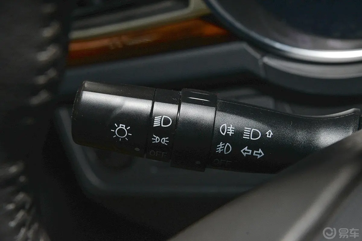 众泰Z5001.5T 手动 尊贵型大灯远近光调节柄